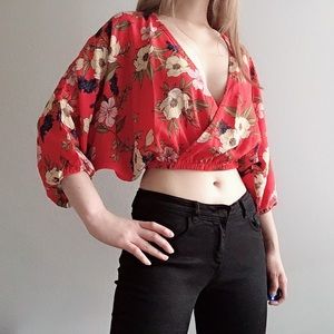 NWOT FORAL SURPLICE TOP FASHIONNOVA
